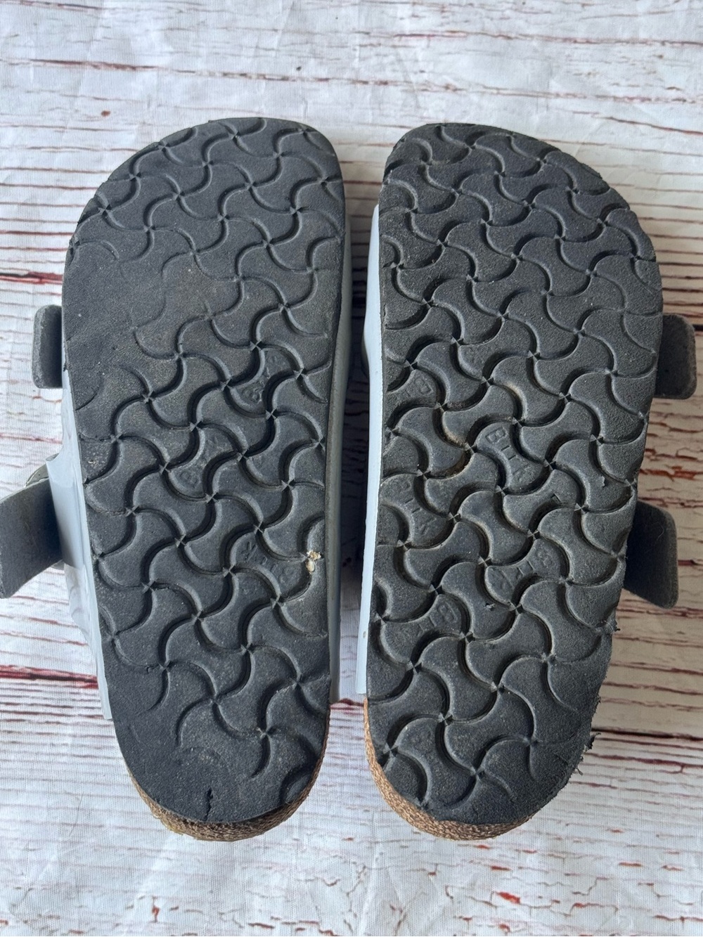 Birkenstock Arizona Birko-Flor Sandal in Patent Alloy Sz 39 - Picture 12 of 14